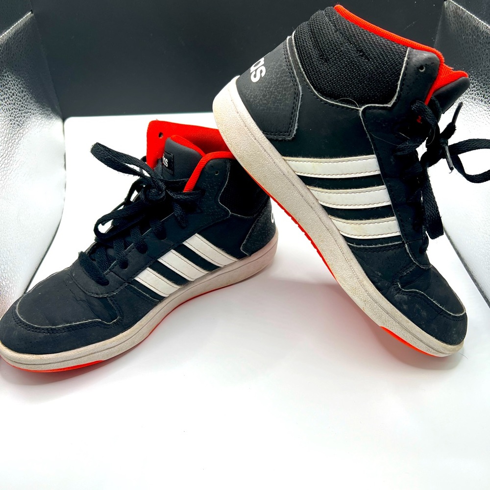 Final ⬇️Adidas. Size 5.